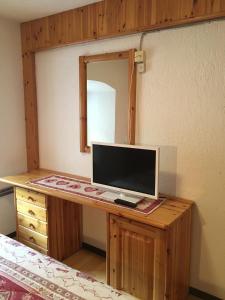 a bedroom with a desk with a computer on it at B&B La Vieille Meison de Pappa in Aosta