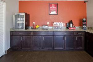 Fotografie z fotogalerie ubytování Econo Lodge Airport v destinaci North Camellia Acres + 22 fotografií