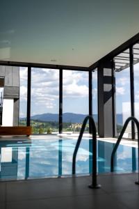 Bazén v ubytovaní ШПИЦІ Hotel & SPA alebo v jeho blízkosti