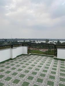 Rõdu või terrass majutusasutuses Luxury Hanoi Hotel