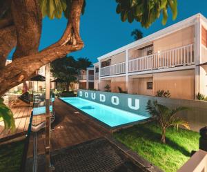 Πισίνα στο ή κοντά στο Doudou Hôtel