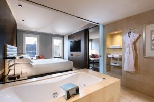 Koupelna v ubytování Hilton Sydney