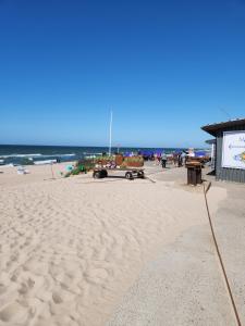 a truck parked on a beach with a billboard at Pokoje Gościnne u Marcina, Gästezimmer bei Martin in Mielno