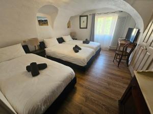 Ένα ή περισσότερα κρεβάτια σε δωμάτιο στο Auberge Saint Martin