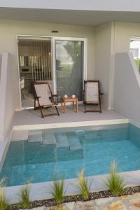 Bazén v ubytování Golden Coast Suites nebo v jeho okolí