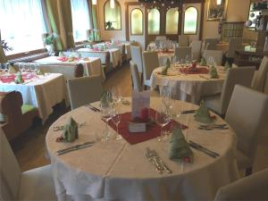 A restaurant or other place to eat at Hotel Stella Alpina