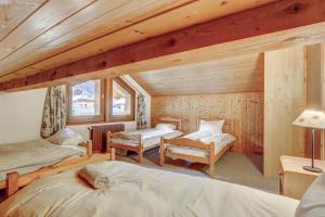 Fotografie z fotogalerie ubytování Self Catered Chalet with Indoor Pool v destinaci Essert-Romand
