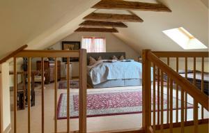 Un dormitorio con una cama en un ático en Lovely Apartment In Wismar With Wifi, en Wismar 10 fotos más
