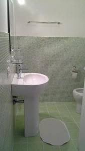 a bathroom with a sink and a toilet at Agriturismo Rossococomero colazione inclusa e Offerta PROMO LUGLIO! in Sirolo
