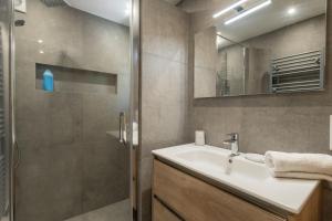 a bathroom with a sink and a shower at Le Moulin paradis entre Genève&Annecy in Viry +15 photos
