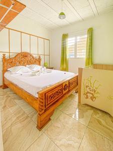 Ένα ή περισσότερα κρεβάτια σε δωμάτιο στο Villa Eruptif - Proche Volcan - 15pers - By Sister Home