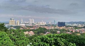 - une vue sur une ville avec de grands bâtiments et des arbres dans l'établissement OYO 147 De Uptown Hotel Damansara Utama, à Kampong Bukit Lanjan 27 autres photos