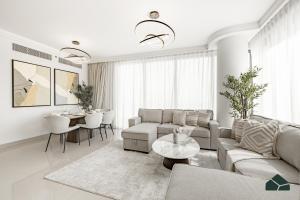 Zona de estar de High Floor 2BR with Full Burj View by BMS