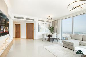 Zona de estar de High Floor 2BR with Full Burj View by BMS