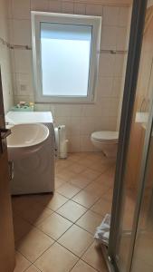 Ένα μπάνιο στο Ferienwohnung Bachgeflüster +12 φωτογραφίες
