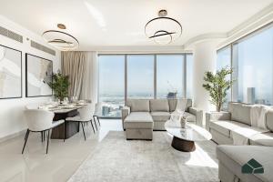 Zona de estar de High Floor 2BR with Full Burj View by BMS