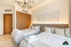 Cama o camas de una habitación en High Floor 2BR with Full Burj View by BMS