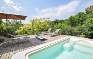 Bazén v ubytování Amazing Home In Castagnole Monferrato nebo v jeho okolí