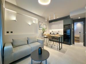 Χώρος καθιστικού στο TWO ENTIRE APARTMENTS LIV Luxury Central A-B
