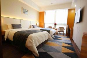 Chonpines Hotel Beijing Daxing Airport Caoqiao Metro Station客房内的一张或多张床位