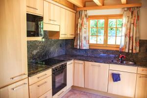 Kuchyň nebo kuchyňský kout v ubytování Chalet Charis
