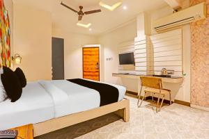 a bedroom with a bed and a bathroom with a sink at Townhouse Oak Varanasi JHV Mall in Varanasi