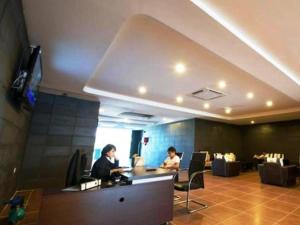 TV a/nebo společenská místnost v ubytování Han Palace Hotel Semporna