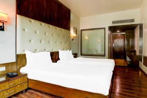 Ένα ή περισσότερα κρεβάτια σε δωμάτιο στο Townhouse Oak Ahmedabad Junction