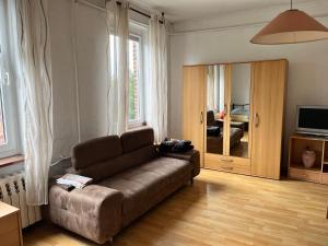 a living room with a couch and a television at Dähre Wohnung 3 in Niederdorla