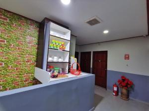 Η κουζίνα ή μικρή κουζίνα στο OYO 90458 Jengka Inn