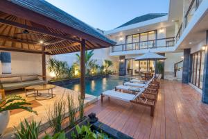 Πισίνα στο ή κοντά στο New Private 4BDR Villa - Canggu Center - Near ATLAS & Finns Beach Club