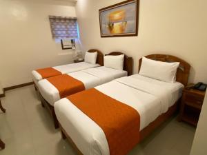 Postel nebo postele na pokoji v ubytování Ferrymar Hotel Iloilo