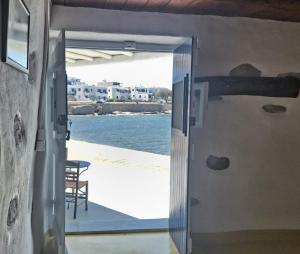 Gallery image of Karnagio - Traditional Seafront House in Koufonisia +13 photos