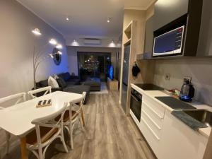 Køkken eller tekøkken på Menlyn Maine Luxury Apartment