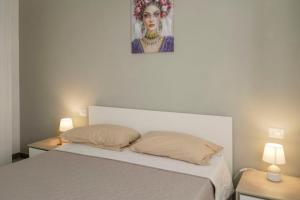 Ένα ή περισσότερα κρεβάτια σε δωμάτιο στο Appartamento 4 posti letto, vicino al centro e al mare, con terrazza, aria condizionata, parcheggio privato e wifi