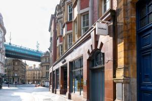 Tòa nhà nơi khách sạn tọa lạc