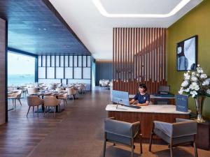 พื้นที่นั่งเล่นของ Novotel Marina Sriracha