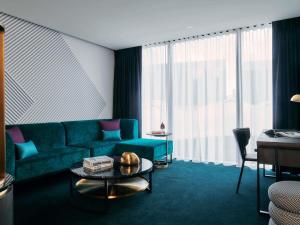 Posezení v ubytování Movenpick Hotel Melbourne On Spencer