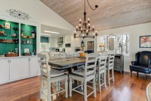 a kitchen and dining room with a table and chairs at The Grateful Den - Cozy retreat in Big Canoe in Jasper