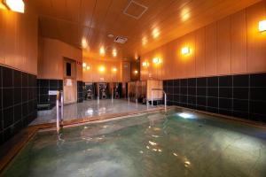 an empty swimming pool in a large room at Ninohe City Hotel in Ninohe