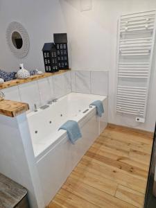 Koupelna v ubytování Chambre d'Emma + 9 fotografií
