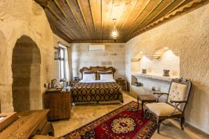 Un lugar para sentarse en Phocas Cave Suites