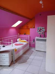 Postel nebo postele na pokoji v ubytování Coloc Gozée longue durée