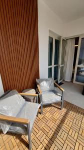 Posezení v ubytování Luxury 1BHK with Balcony - Muscat Hills