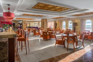 Um restaurante ou outro lugar para comer em Elba Estepona Gran Hotel & Thalasso Spa