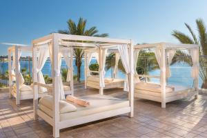 A piscina localizada em Elba Estepona Gran Hotel & Thalasso Spa ou nos arredores
