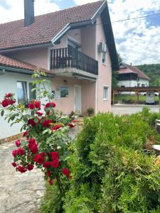 Κήπος έξω από το Apartment Plitvička jezera