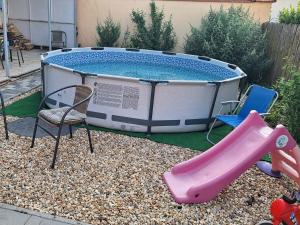 Bazén v ubytování Nikolett apartman nebo v jeho okolí