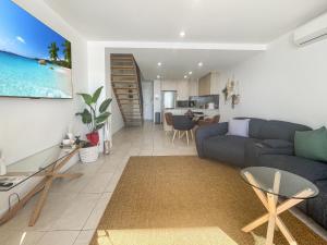 Χώρος καθιστικού στο Coastal Chic in Batemans Bay Your Perfect Escape
