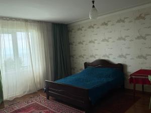 Postel nebo postele na pokoji v ubytování Квартира